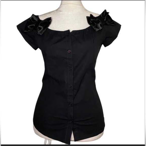 Hot Topic Black Puff Sleeve Ruffled Blouse - Picture 1 of 8